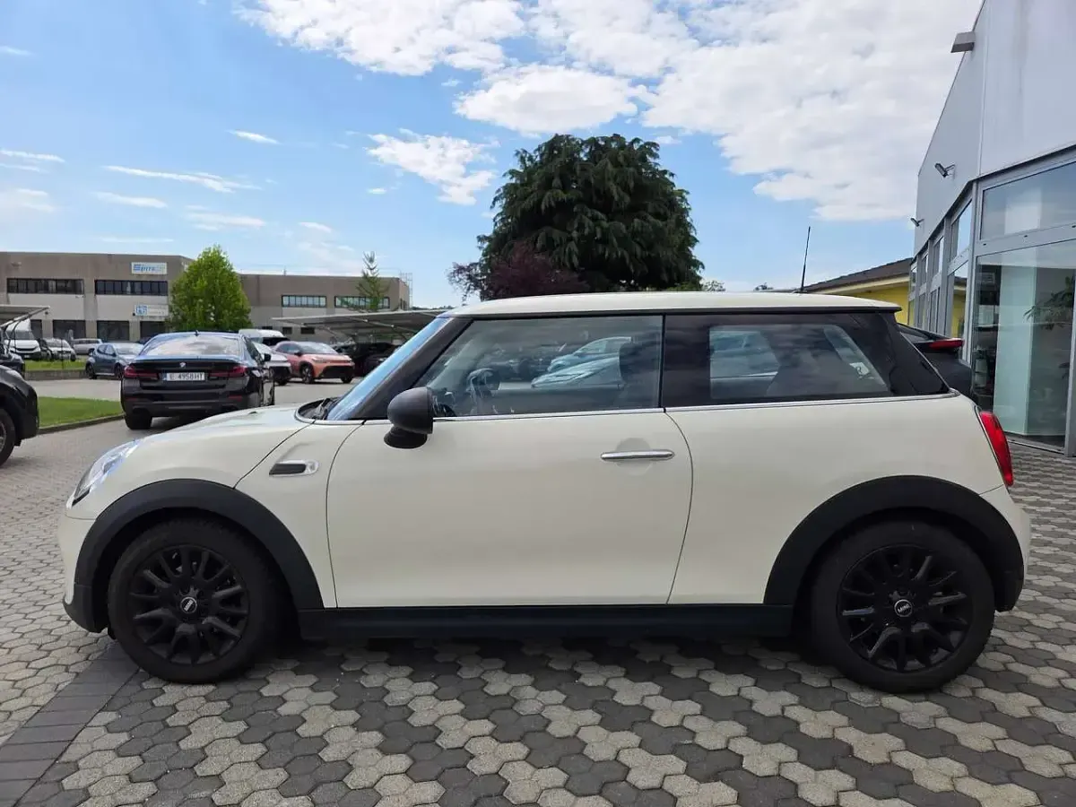 Usata Mini ONE 75 CV (55 kW) 2016 Beige Utilitaria