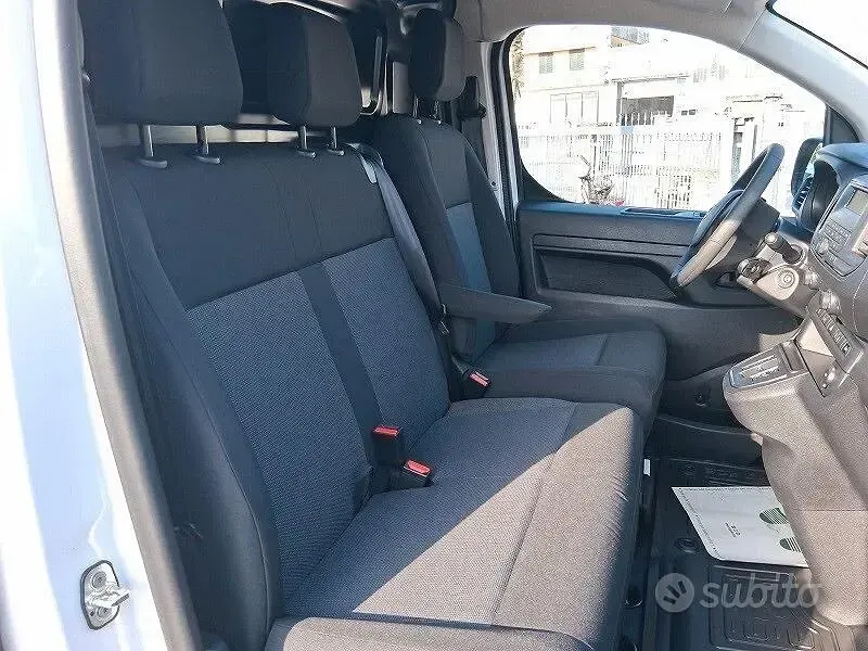 Second-hand Toyota Proace Active 56 kW (77 CP) 2024 Alb Monovolum