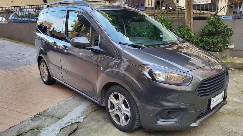 Usata Ford Tourneo Courier Sport 99 CV (72 kW) 2020 Grigio Monovolume