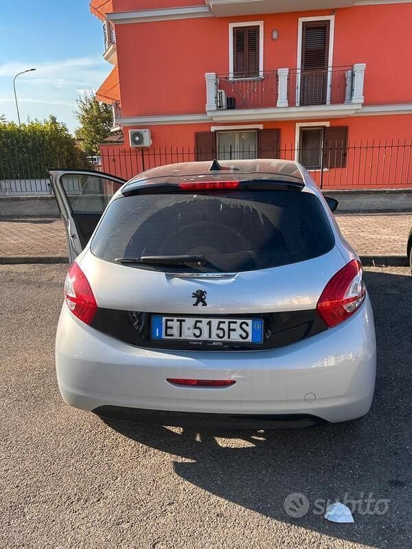 Usata Peugeot 208 82 CV (60 kW) 2013 Grigio Utilitaria
