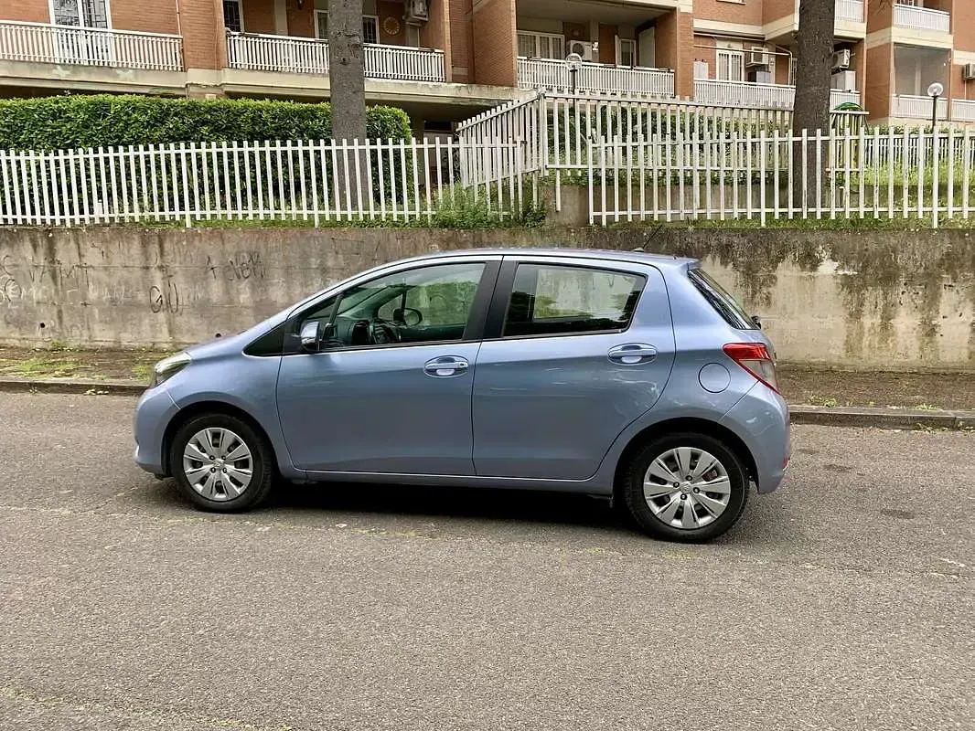 Usata Toyota Yaris Lounge 69 CV (50 kW) 2012 Utilitaria