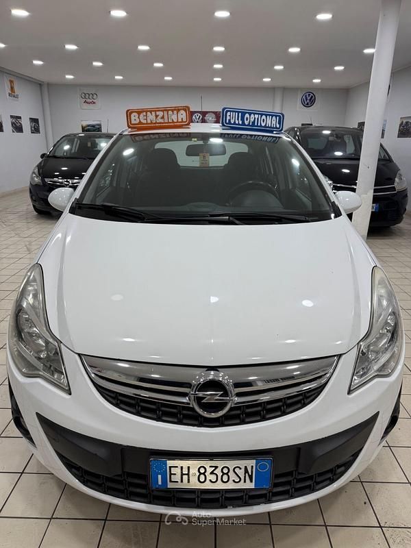 Usata Opel Corsa Cosmo 86 CV (63 kW) 2011 Bianco Berlina