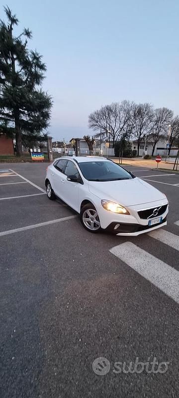 Usata Volvo V40 CC 120 CV (88 kW) 2018 Bianco Station wagon