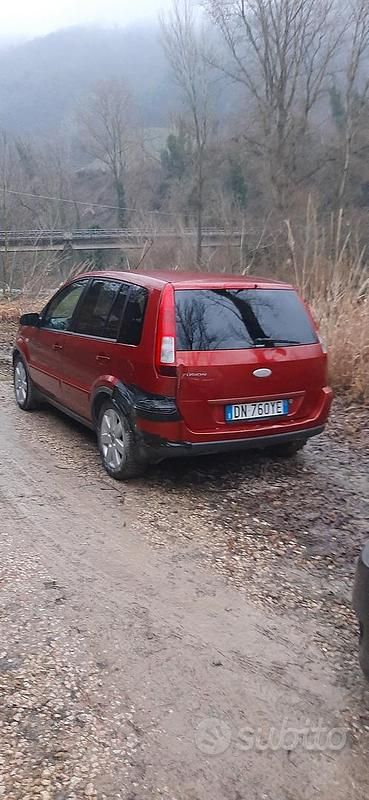 Usata Ford Fusion 101 CV (74 kW) 2008 Rosso Utilitaria