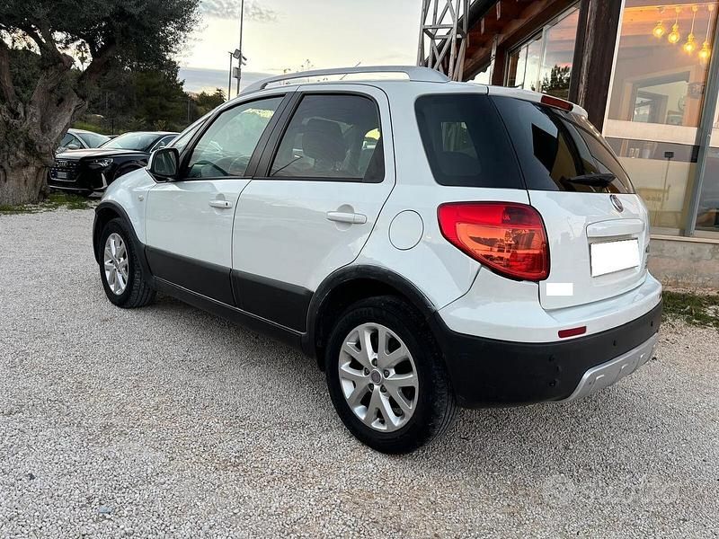 Usata Fiat Sedici 135 CV (99 kW) 2011 Bianco SUV