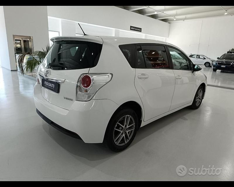 Usata Toyota Verso Style 111 CV (81 kW) 2016 Bianco Monovolume
