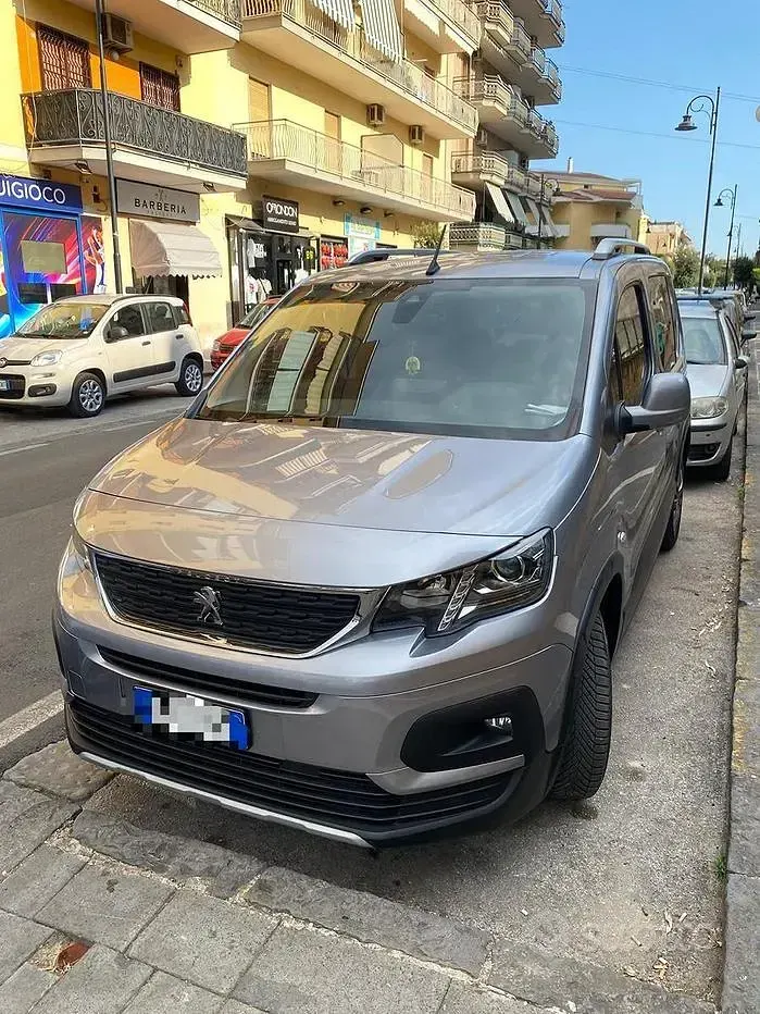 Usata Peugeot Rifter 131 CV (96 kW) 2021 Grigio Monovolume