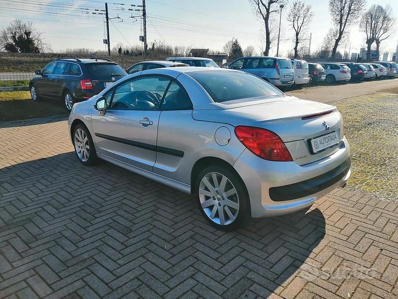 Usata Peugeot 207 CC 120 CV (88 kW) 2008 Grigio Cabrio