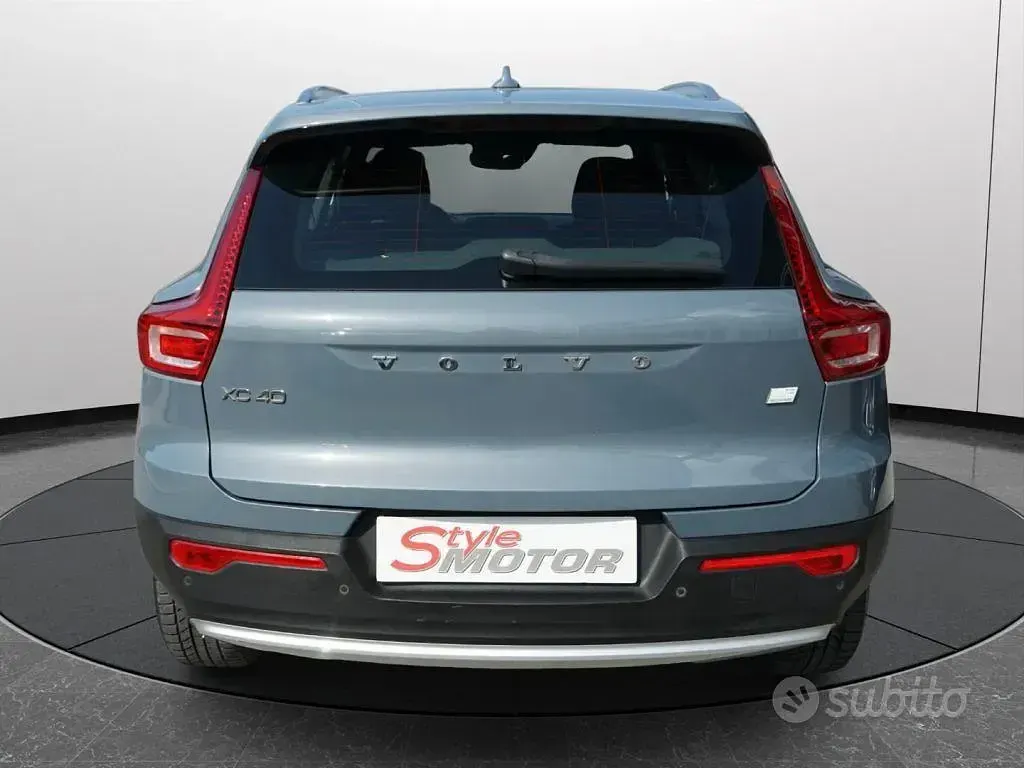 Usata Volvo XC40 Core 179 CV (131 kW) 2022 Grigio SUV