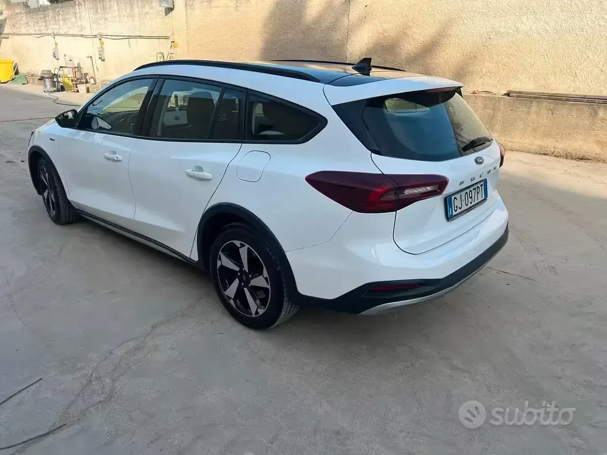 Usata Ford Focus Active 120 CV (88 kW) 2022 Bianco Station wagon