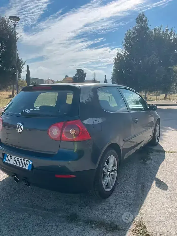 Usata VW Golf IV 105 CV (77 kW) 2005 Berlina
