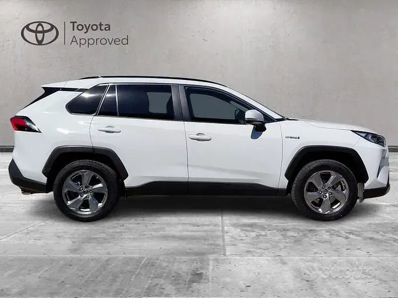 Begagnad Toyota RAV4 Hybrid 218 HK (160 kW) 2021 Vit SUV