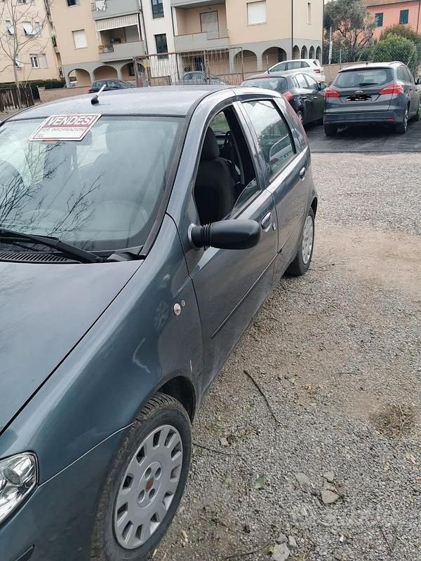 Usata Fiat Punto 69 CV (50 kW) 2005 Grigio Utilitaria