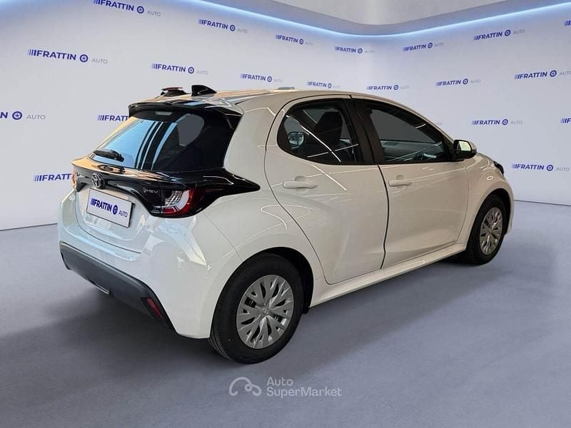 Nuova Toyota Yaris Hybrid Active 92 CV (67 kW) 2026 Bianco Berlina