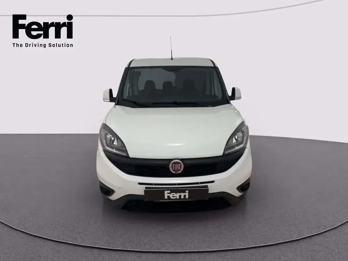 Usata Fiat Doblò Lounge 105 CV (77 kW) 2022 Bianco Monovolume