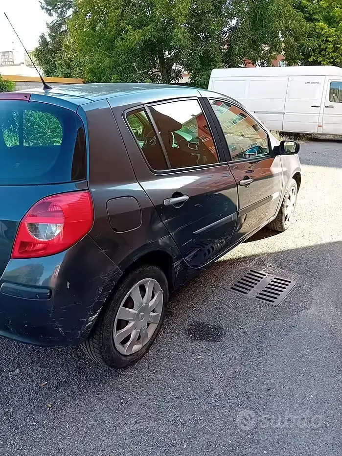 Usata Renault Clio III 68 CV (50 kW) 2009 Nero Berlina