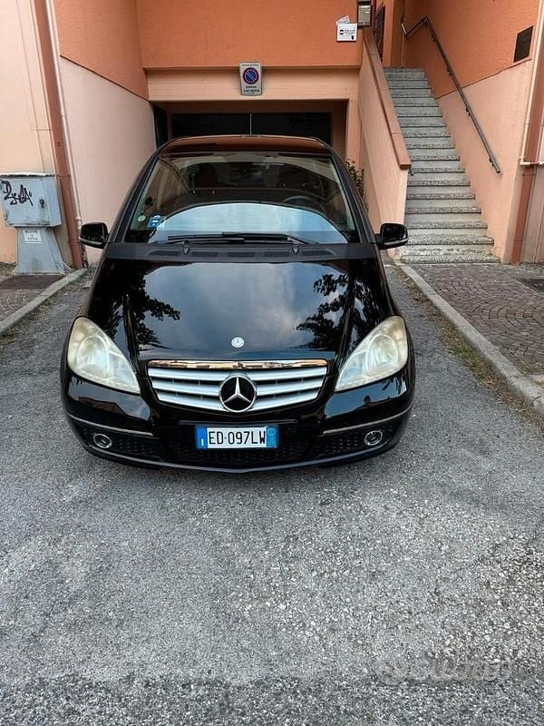 Usata Mercedes A180 109 CV (80 kW) 2011 Nero Berlina