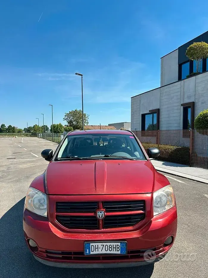 Usata Dodge Caliber 140 CV (102 kW) 2007 Rosso Utilitaria
