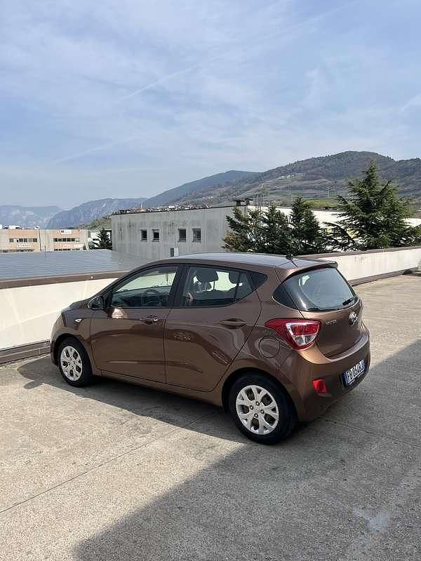 Usata Hyundai i10 Style 67 CV (49 kW) 2014 Marrone Utilitaria