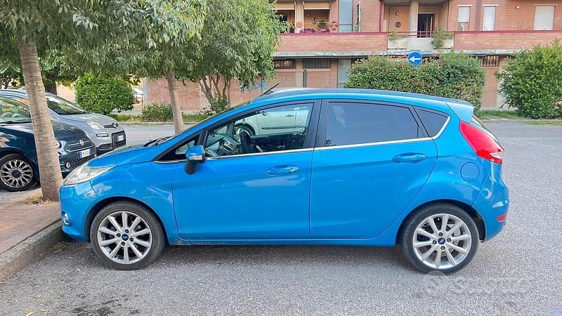 Usata Ford Fiesta 97 CV (71 kW) 2009 Blu Utilitaria