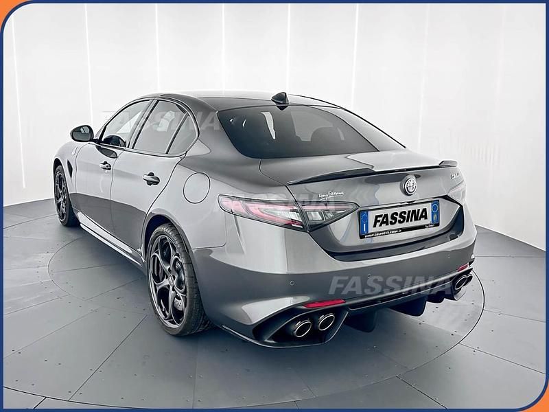Nuova Alfa Romeo Giulia Quadrifoglio 519 CV (381 kW) 2025 Grigio Berlina