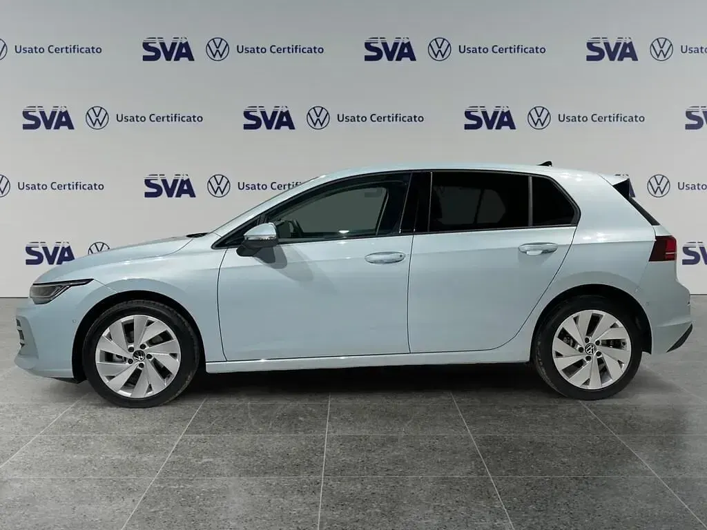 Nuova VW Golf VIII 150 CV (110 kW) 2025 Crystal ice blue metallizzato Berlina