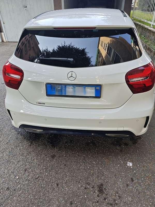 Usata Mercedes 180 AMG line 122 CV (89 kW) 2017 Bianco Berlina
