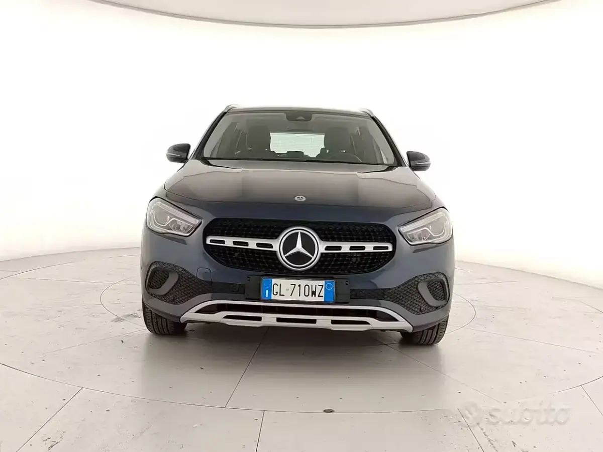 Usata Mercedes GLA200 Business 150 CV (110 kW) 2022 Blu SUV