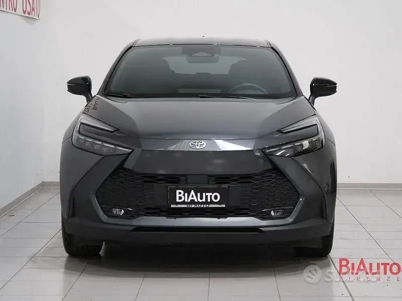 Usata Toyota C-HR Trend 140 CV (102 kW) 2024 Grigio SUV