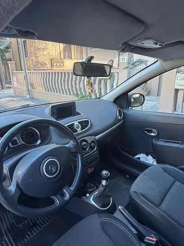 Usata Renault Clio III Dynamique 75 CV (55 kW) 2012 Nero Berlina