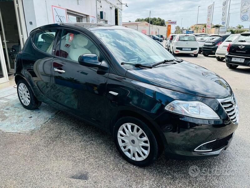 Usata Lancia Ypsilon Gold 69 CV (50 kW) 2013 Nero Utilitaria