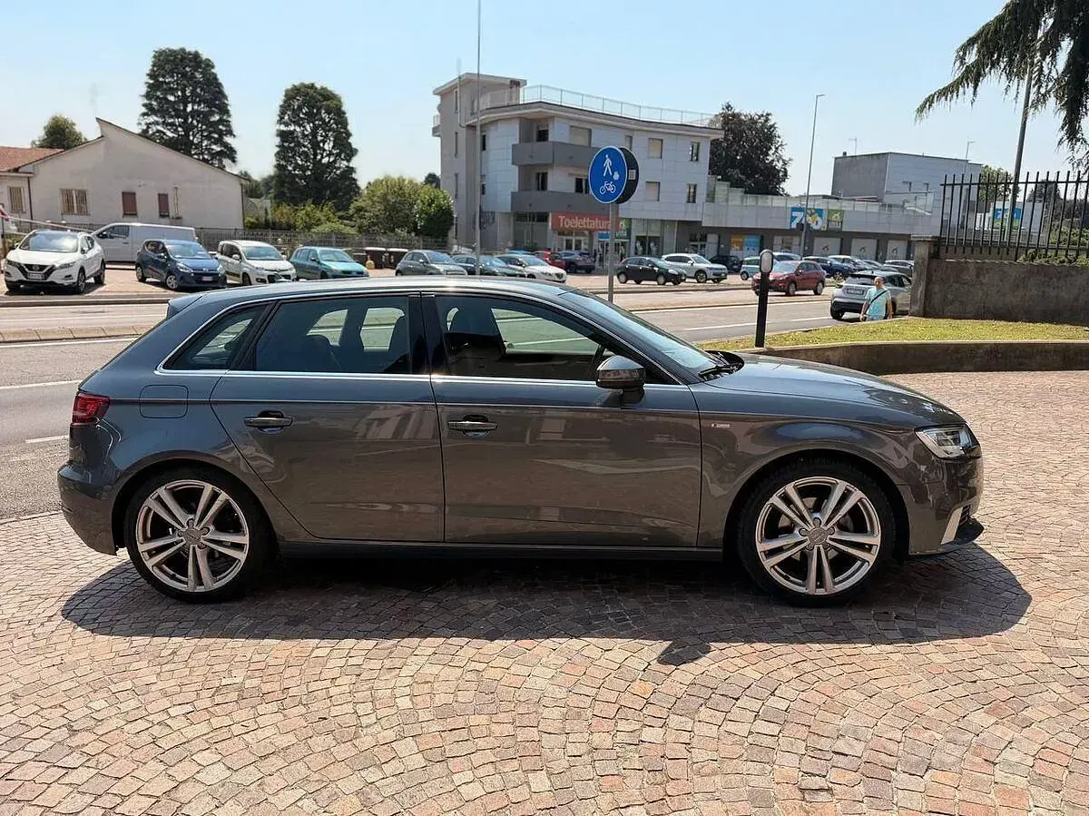 Usata Audi A3 Business 116 CV (85 kW) 2018 Grigio Berlina