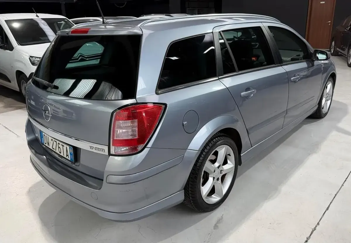 Usata Opel Astra Sport 110 CV (80 kW) 2009 Grigio Station wagon