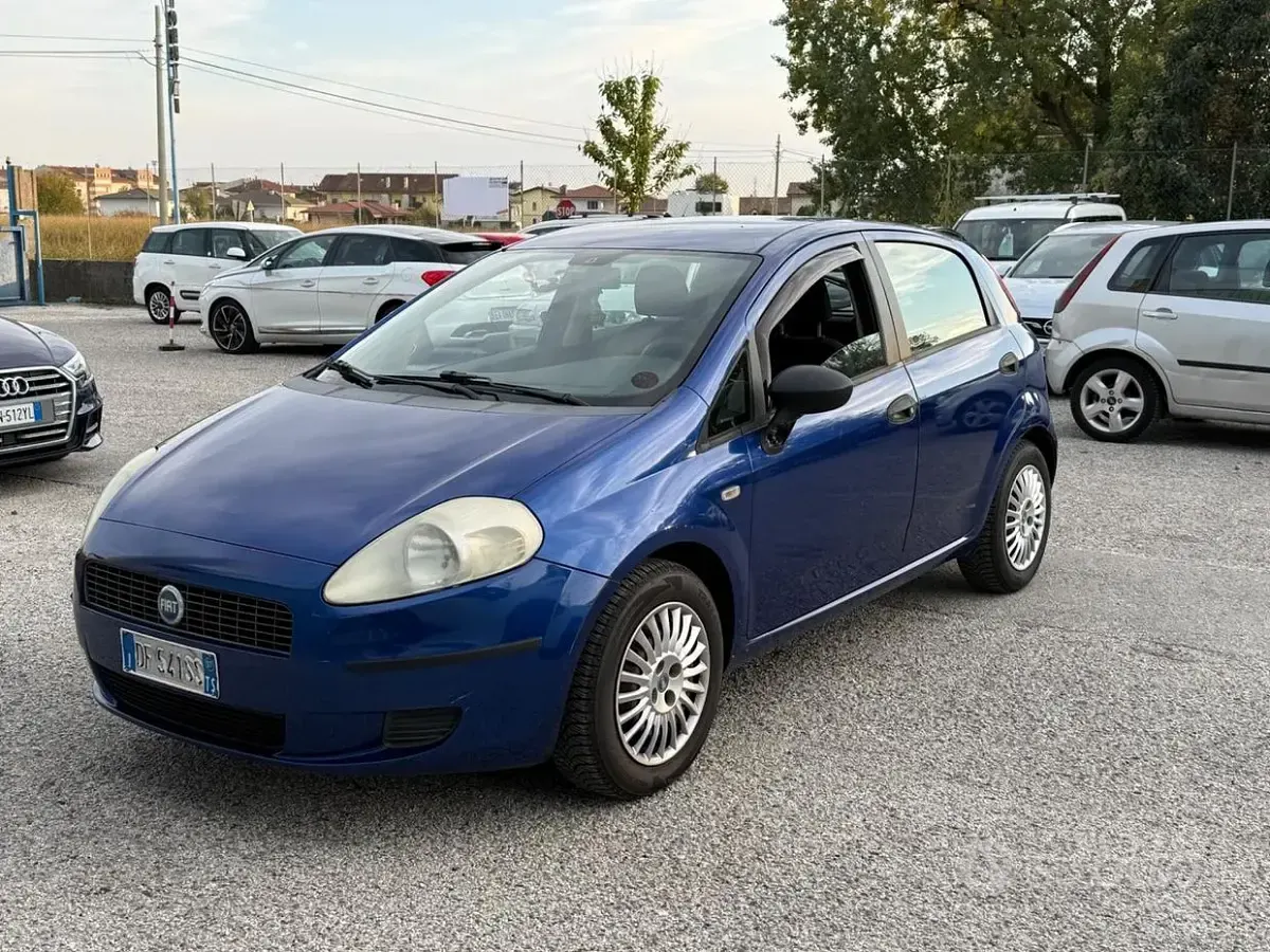 Usata Fiat Grande Punto Dynamic 77 CV (56 kW) 2007 Blu Utilitaria
