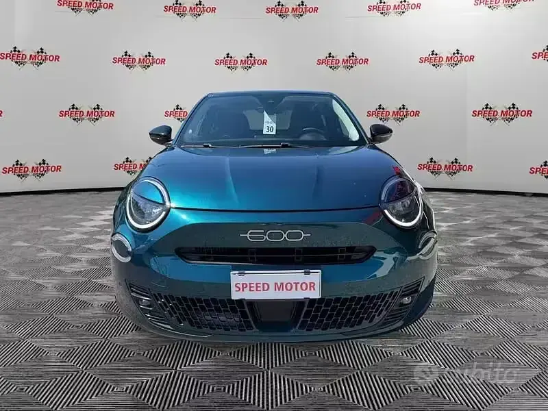 Usata Fiat 600 145 CV (106 kW) 2025 Verde SUV
