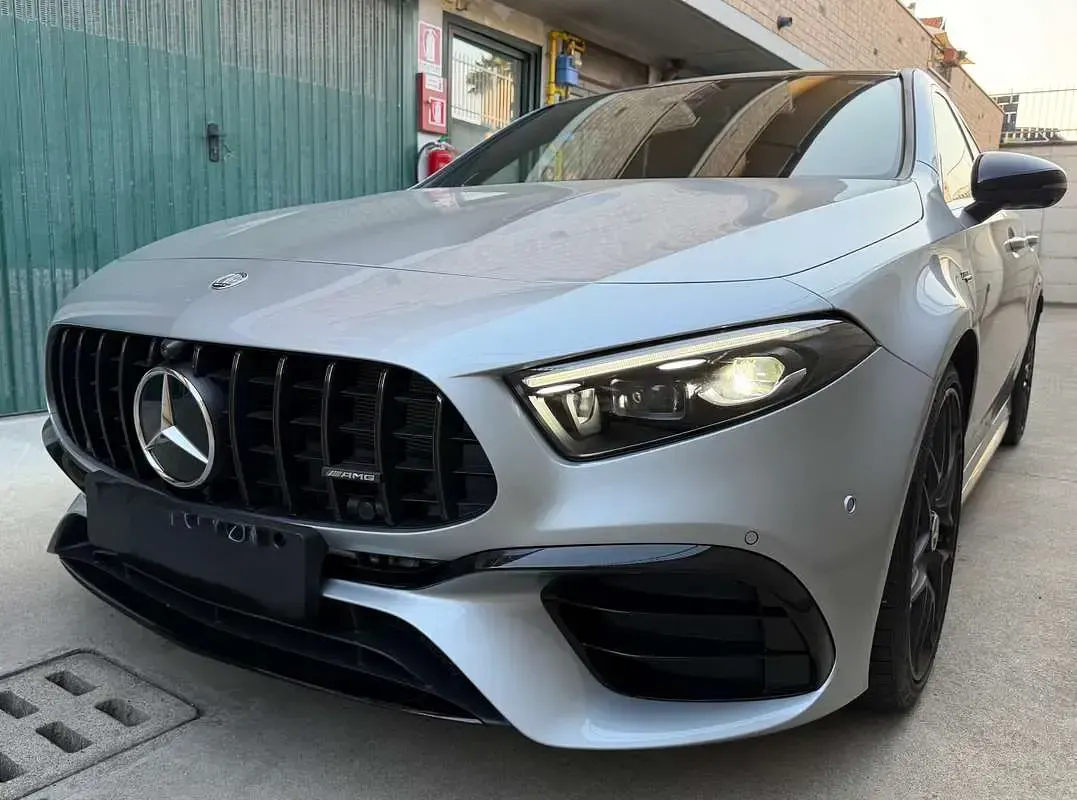 Usata Mercedes A45 AMG Premium Plus 421 CV (309 kW) 2024 Argento Utilitaria