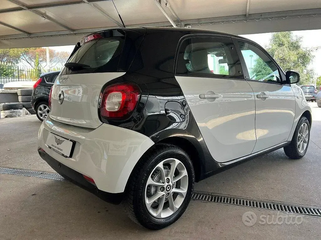 Usata Smart ForFour Passion 71 CV (52 kW) 2015 Bianco Utilitaria