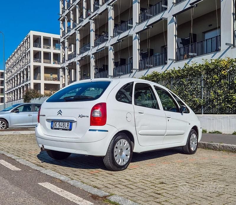Usata Citroën Xsara Picasso 90 CV (66 kW) 2007 Bianco Monovolume
