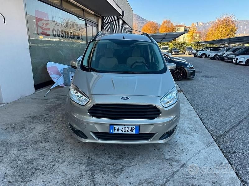 Usata Ford Tourneo Courier 75 CV (55 kW) 2015 Marrone Monovolume