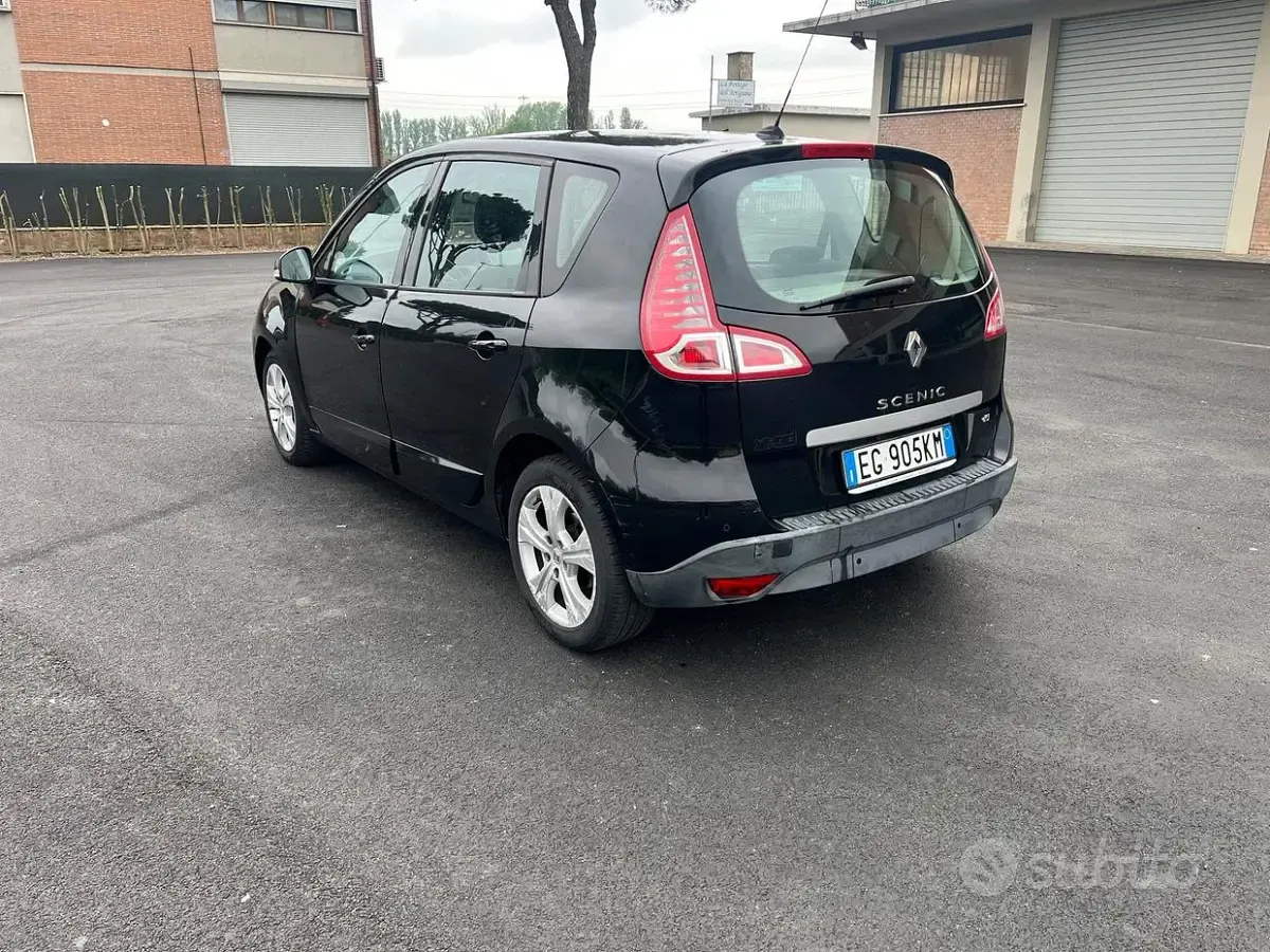 Usata Renault Scénic Luxe 110 CV (80 kW) 2011 Nero Monovolume