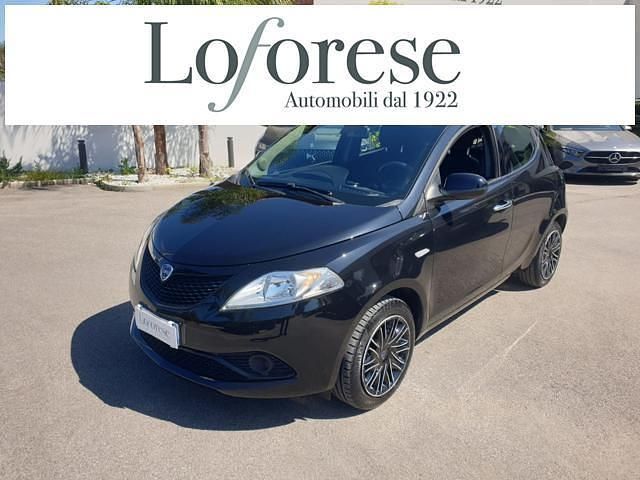 Usata Lancia Ypsilon Gold 69 CV (50 kW) 2019 Nero metallizzato