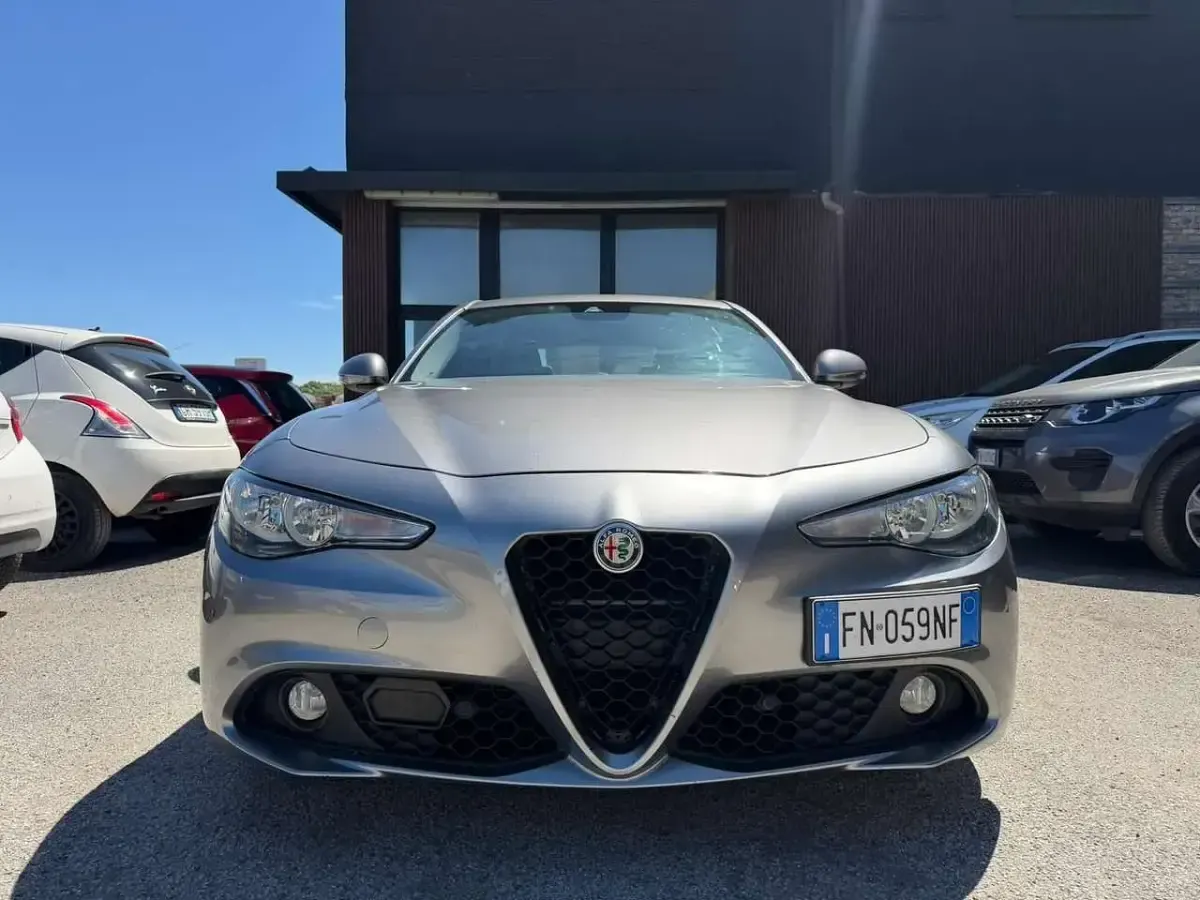Usado Alfa Romeo Giulia Super 150 CV (110 kW) 2018 Gris Berlina