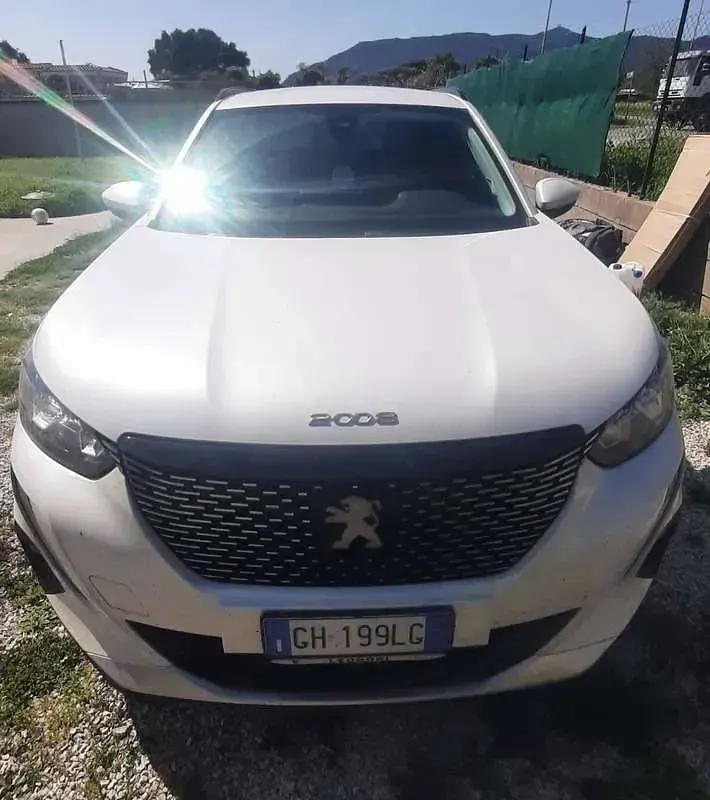 Usata Peugeot 2008 Allure 131 CV (96 kW) 2021 Bianco SUV
