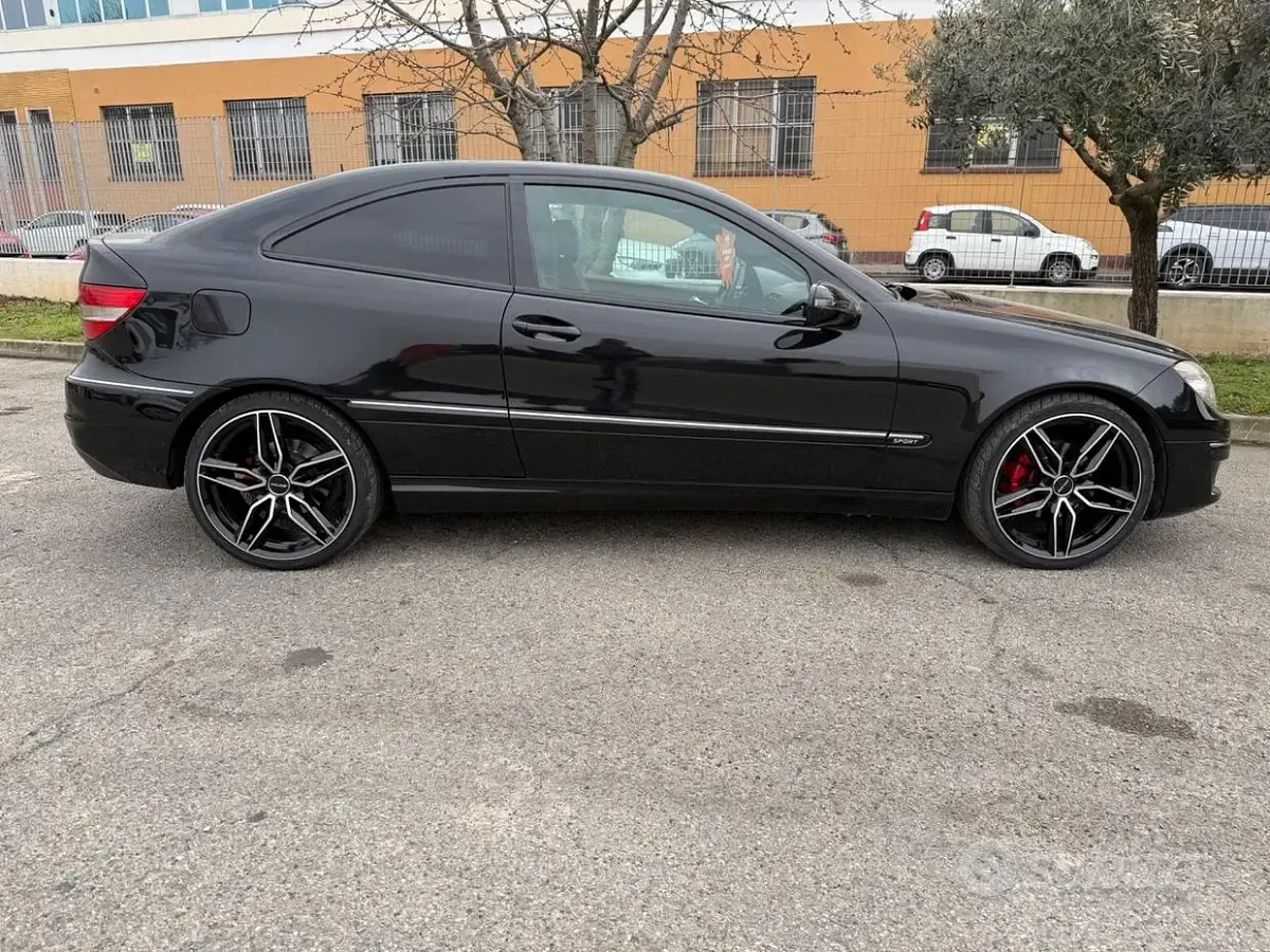 Usata Mercedes CLC220 150 CV (110 kW) 2008 Nero Coupé
