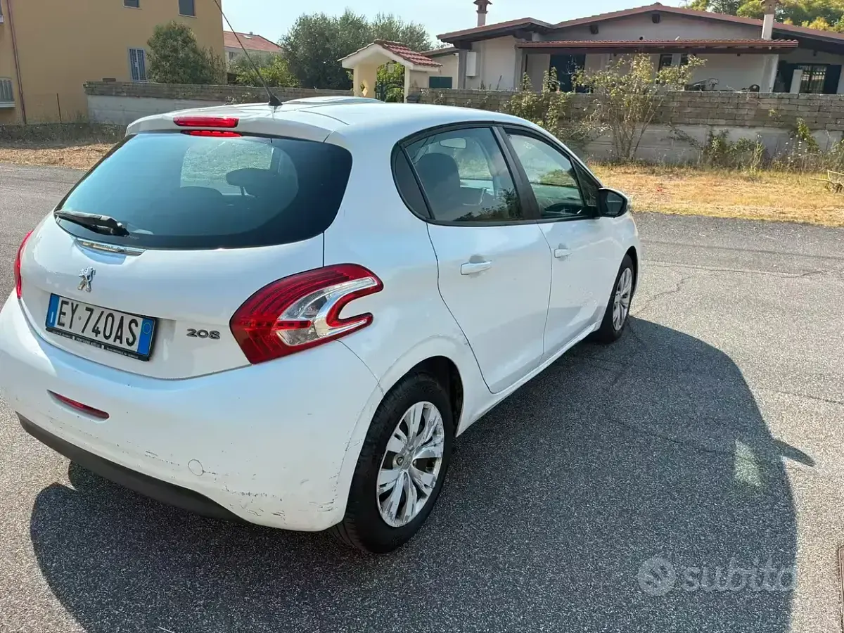 Usata Peugeot 208 95 CV (69 kW) 2015 Bianco Utilitaria
