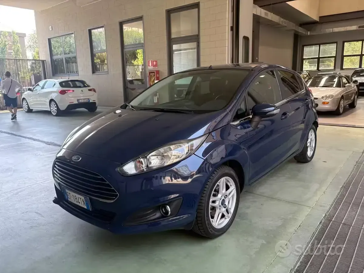 Usata Ford Fiesta Titanium 80 CV (58 kW) 2014 Bluazzurro Utilitaria