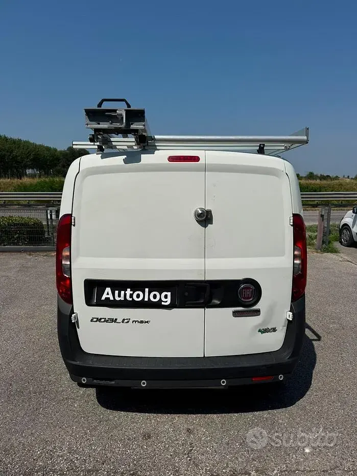 Usata Fiat Doblò Lounge 120 CV (88 kW) 2019 Bianco Monovolume