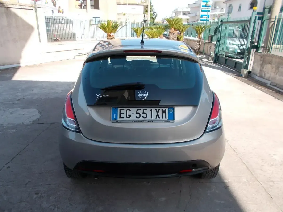 Usata Lancia Ypsilon Gold 95 CV (69 kW) 2011 Grigio Utilitaria