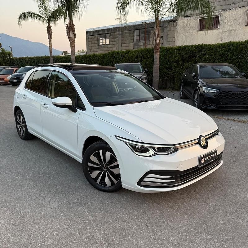 Bianco Usata 2023 VW Golf VIII Move Tre volumi | 30.500 € (Molto cara) - Immagine 1/4