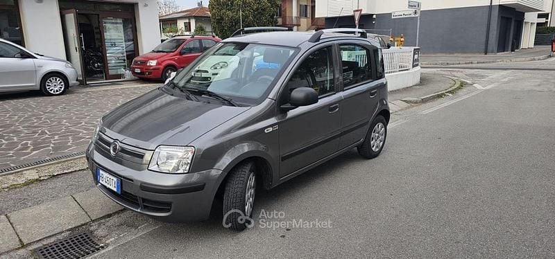 Usata Fiat Panda Dynamic 69 CV (50 kW) 2011 Grigio scuro Utilitaria